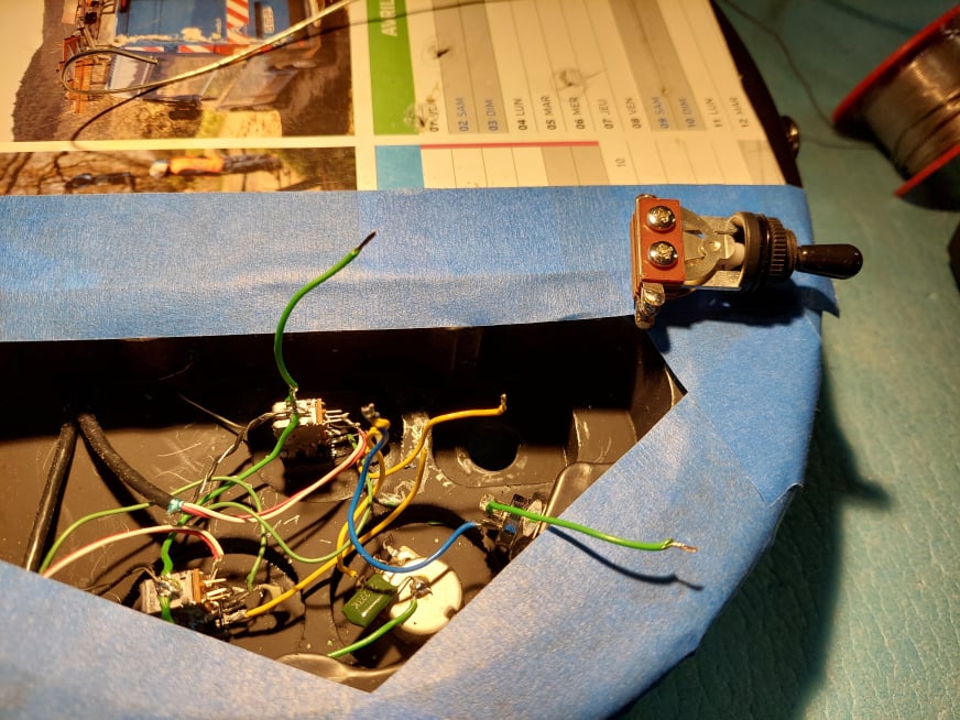 Révision d'électronique sur guitare électrique, luthier en guitare sur Dijon, Lutherie Moingeon