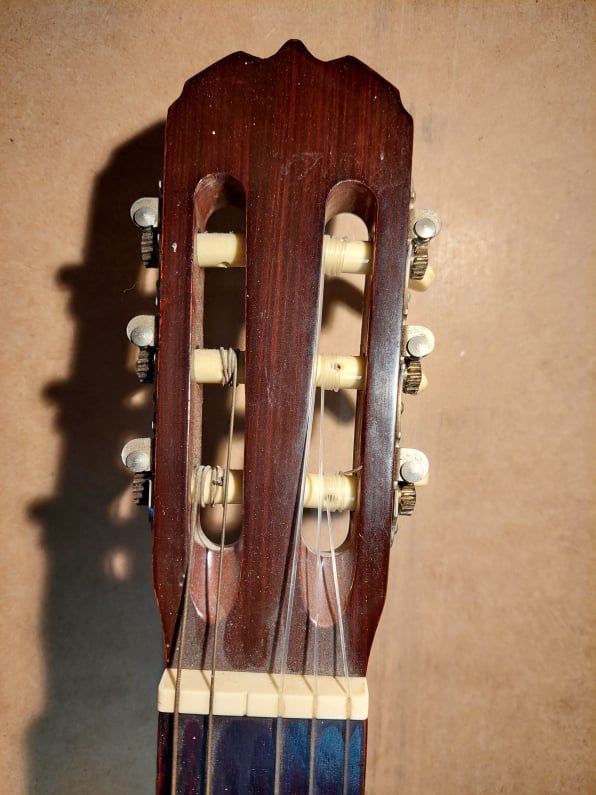 Tête de guitare sale
