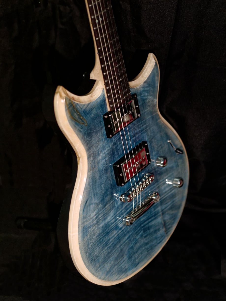 Guitare électrique fabriquée à Dijon